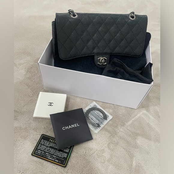 Vintage Classic Caviar Chanel bag 2005-2006 authentic med size. - Picture 9 of 9